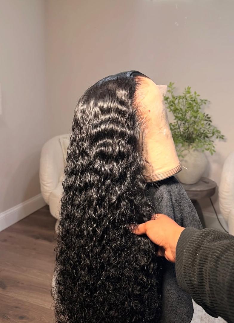 Perruque vietnamienne SDD noire, taille 28, sur frontale — vue 2
