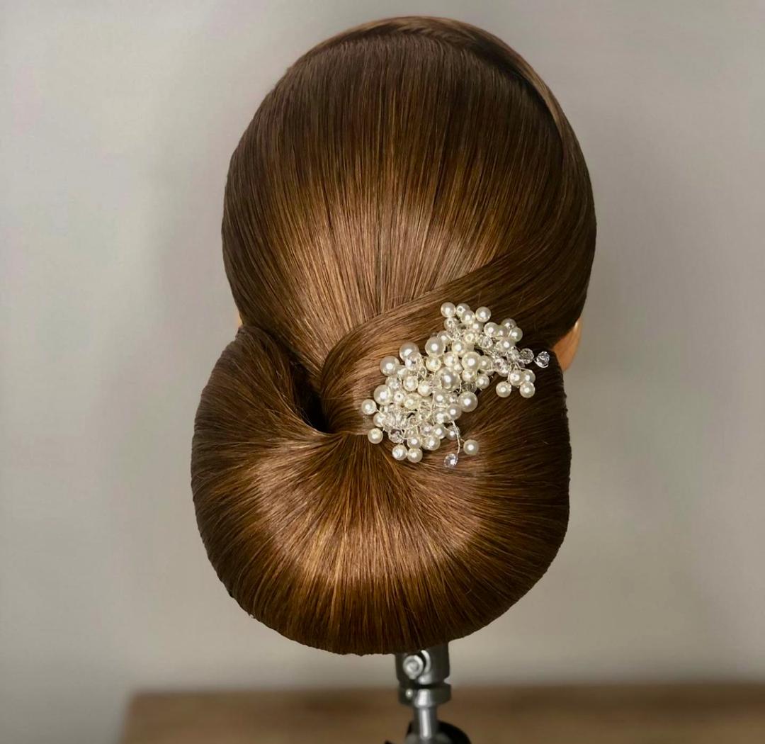 Chignon de mariée orné de perles